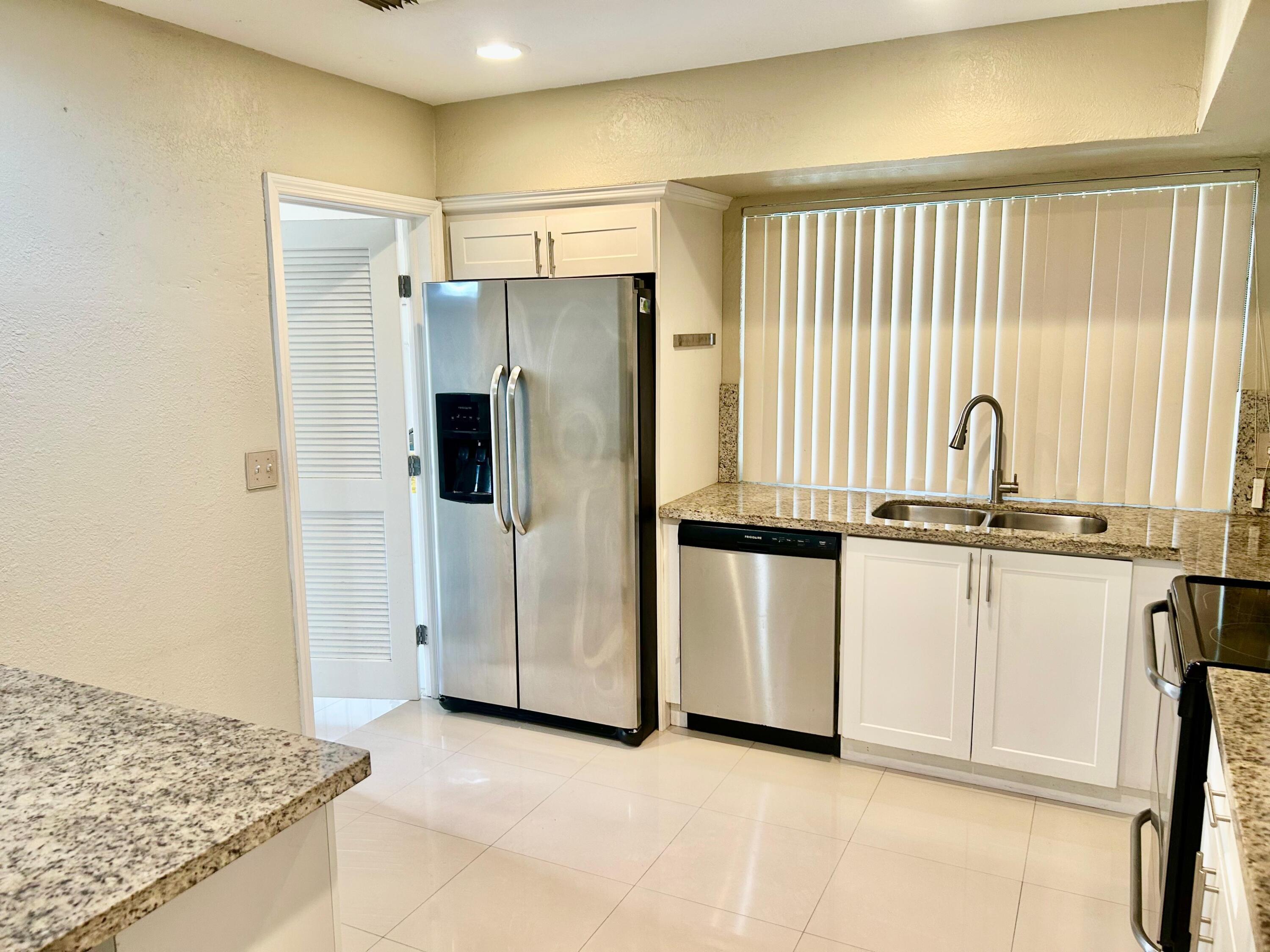 4015 West Park Road Hollywood, FL 33021 - Photo 10 of 36 PHOTO-2026-03-27-14-20-56 (1)