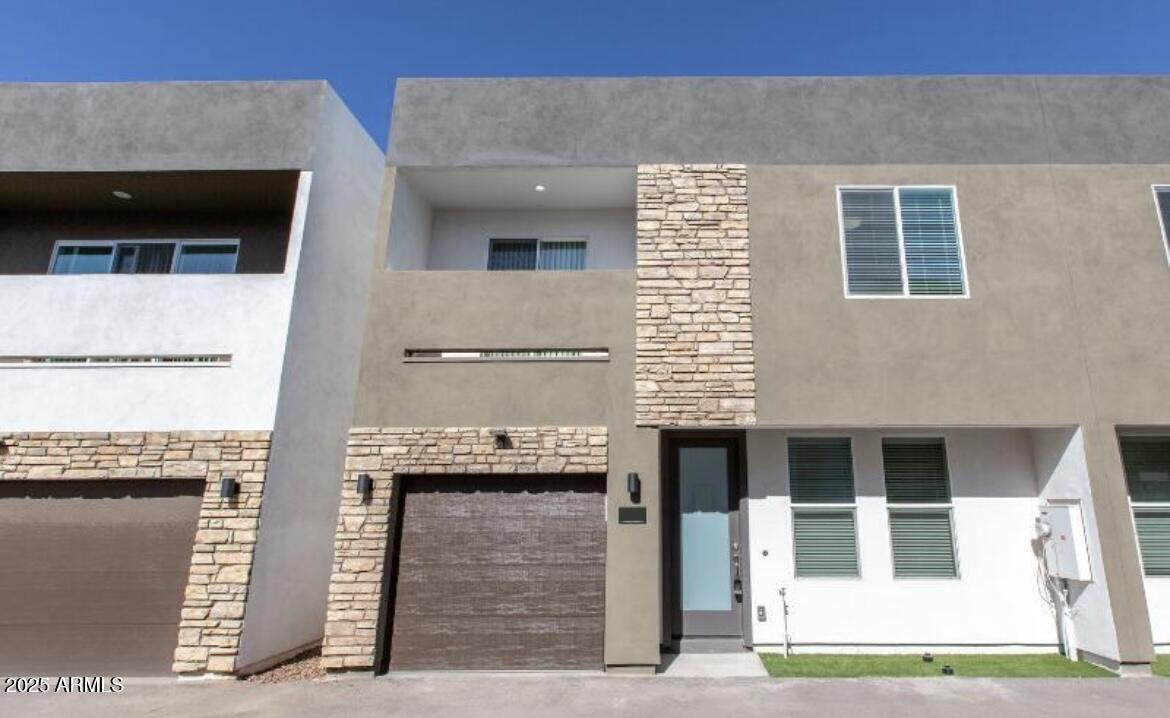 1850 North 51st Street, Unit 5 Phoenix, AZ 85008 - Photo 18 of 23 a front view of a house with a garden