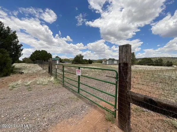 $499,900 | 42449 North Spooky Owl Trail, Seligman, AZ 86337