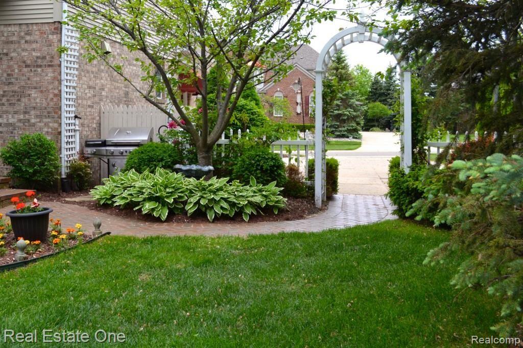792 Loggers Circle Rochester, MI 48307 - Photo 35 of 41 045.jpg