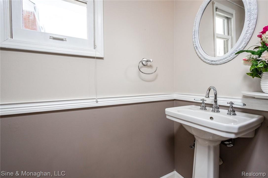 1242 Hampton Road Grosse Pointe, MI 48236 - Photo 31 of 50 1242 Hampton Small021.jpg