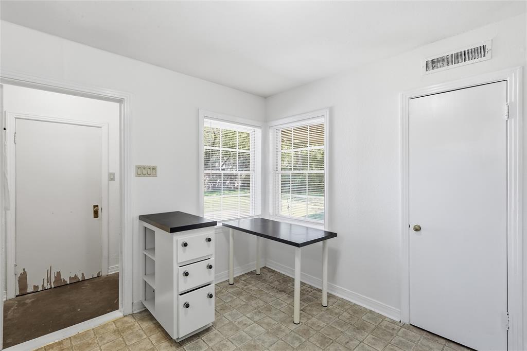 1822 West Hickory Street Denton, TX 76201 - Photo 13 of 20 a view of workspace