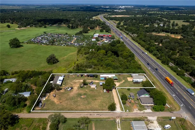 a view of a tennis court