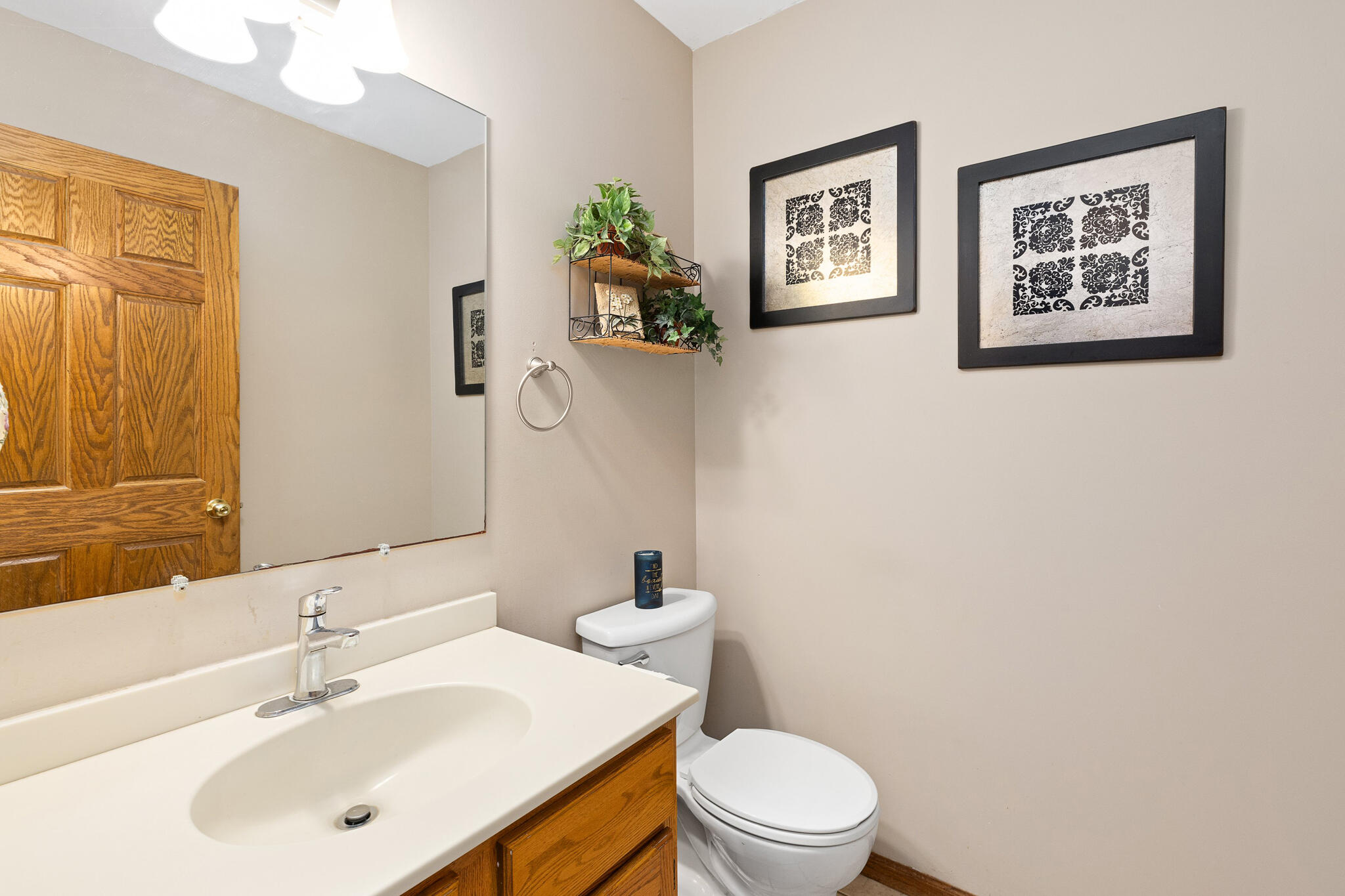 701 Park Ridge Place Onalaska, WI 54650 - Photo 11 of 24 11 MAIN FLOOR POWDER ROOM
