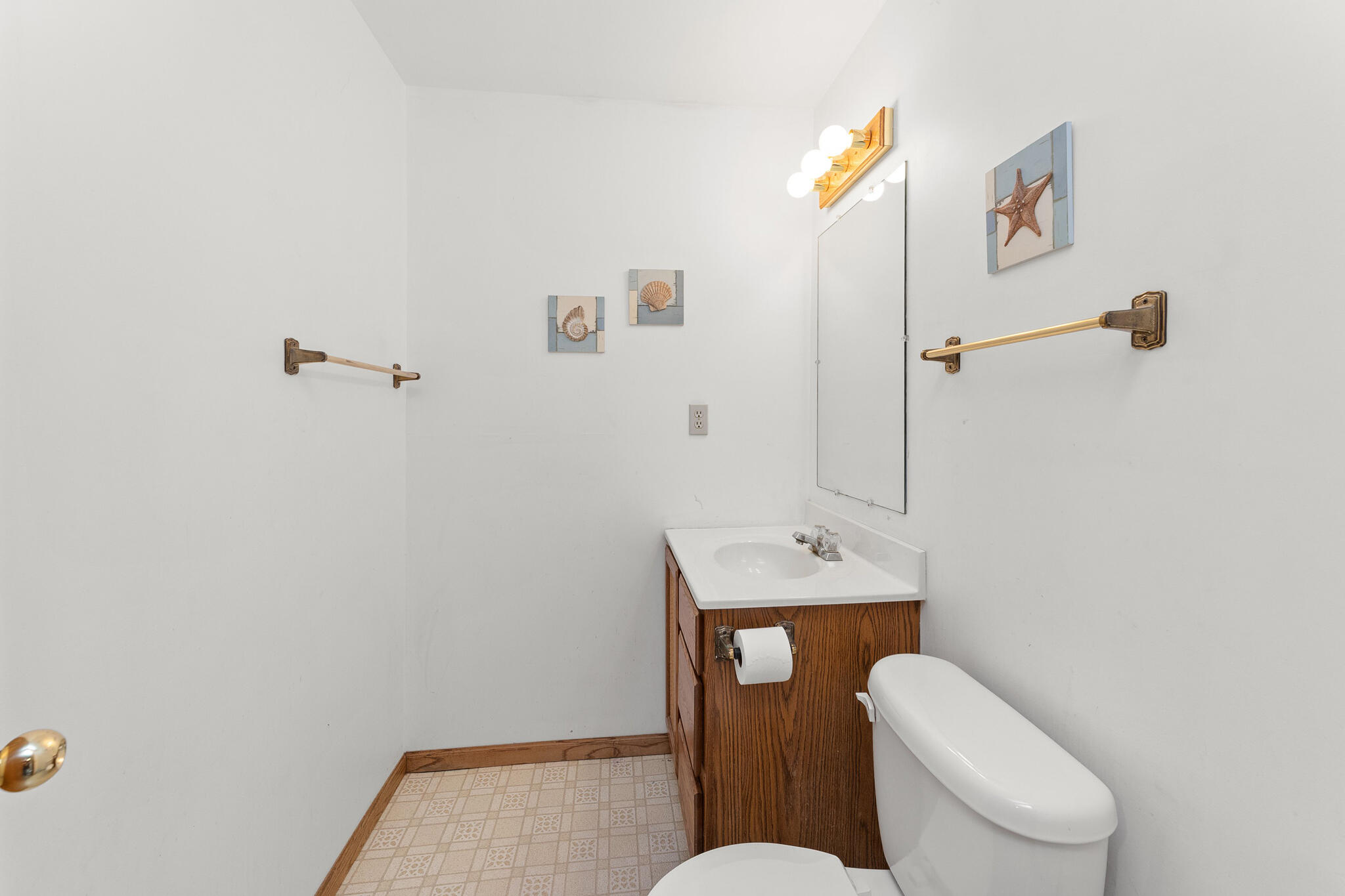 701 Park Ridge Place Onalaska, WI 54650 - Photo 22 of 24 22 LOWER POWDER ROOM