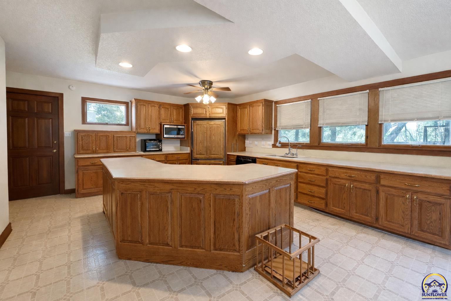 10020 Southwest Kingston Road Wakarusa, KS 66546 - Photo 17 of 34