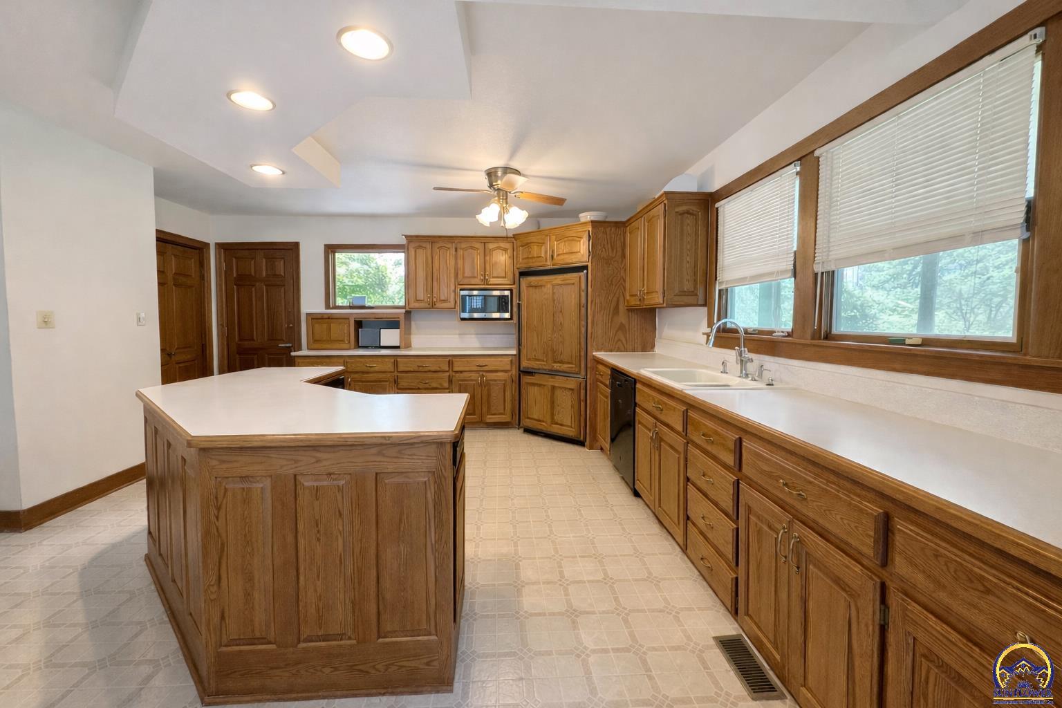10020 Southwest Kingston Road Wakarusa, KS 66546 - Photo 3 of 34