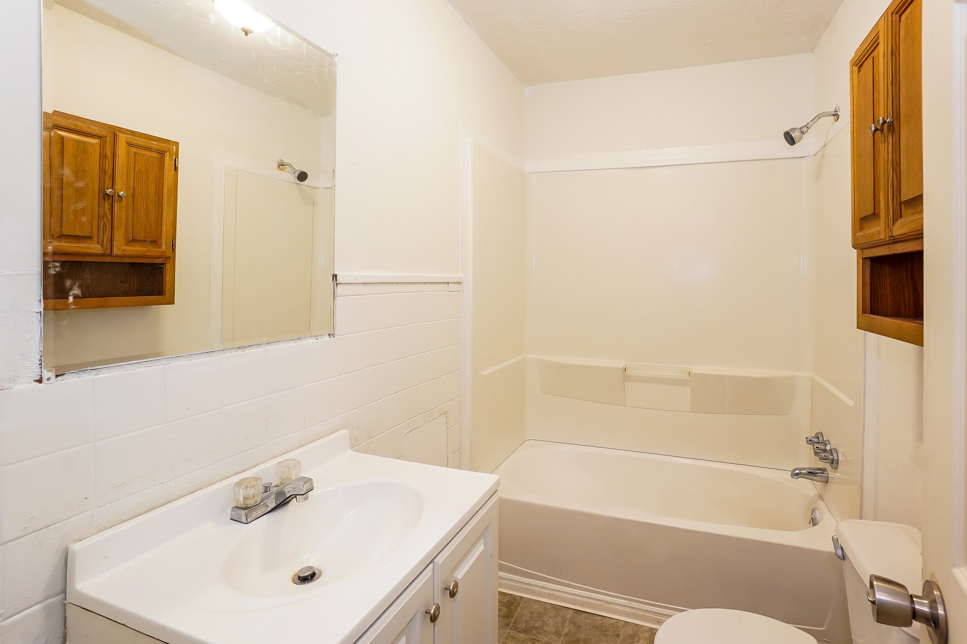 231 Foston Chapel Road Hopkinsville, KY 42240 - Photo 6 of 20 a bathroom with a sink and a bathtub
