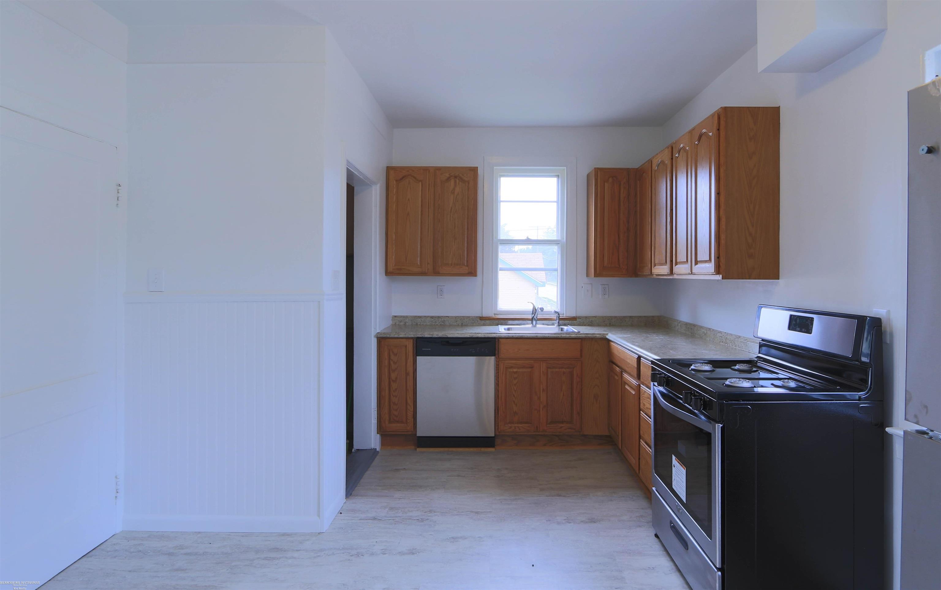 29447 Kelly Road, Unit APARTMENT A Roseville, MI 48066 - Photo 30 of 41