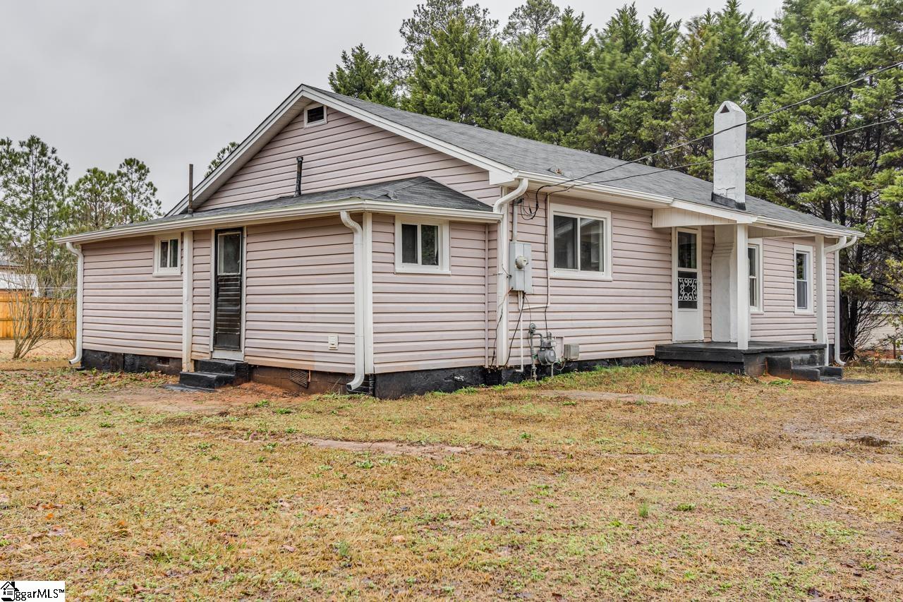 122 Griffin Road Belton, SC 29627 - Photo 8 of 36