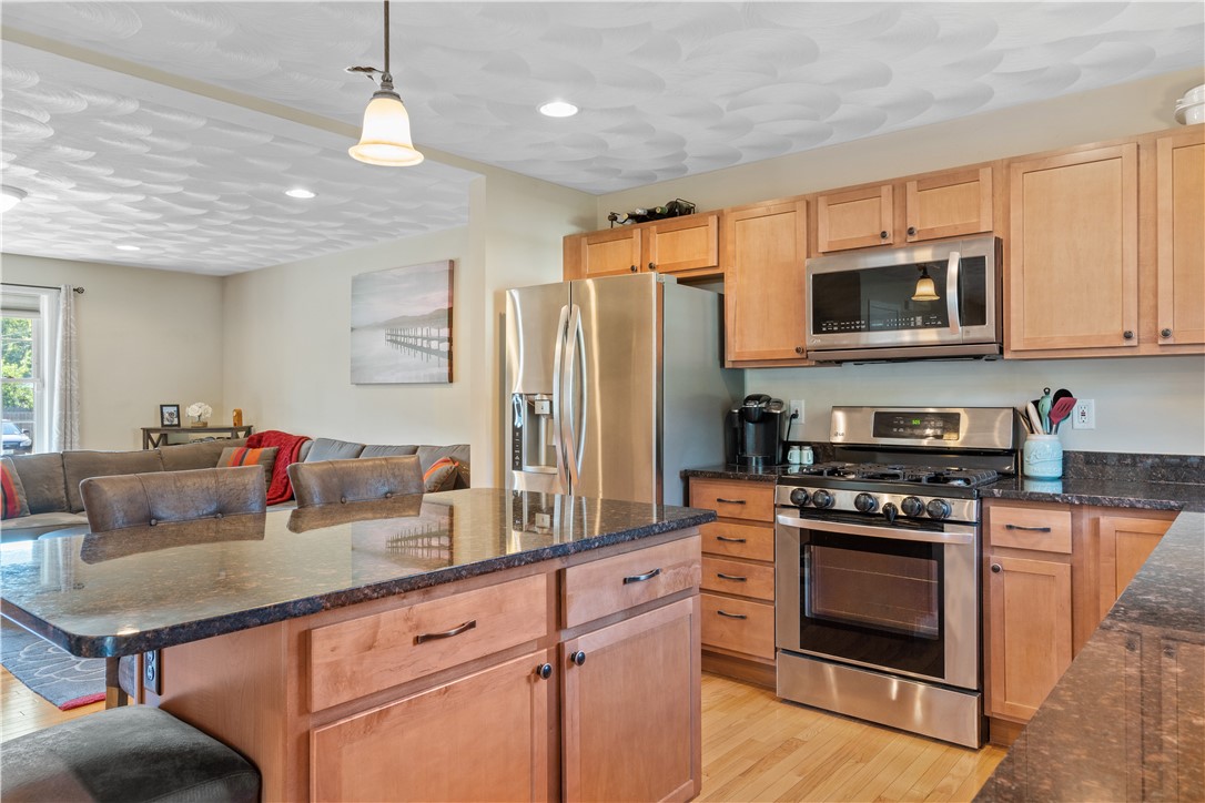 40 Potowomut Road Warwick, RI 02818 - Photo 12 of 47