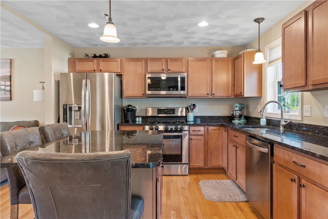 40 Potowomut Road Warwick, RI 02818 - Photo 13 of 47