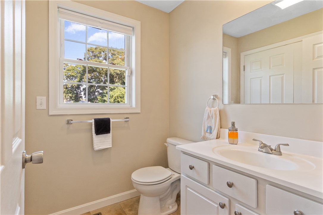 40 Potowomut Road Warwick, RI 02818 - Photo 19 of 47