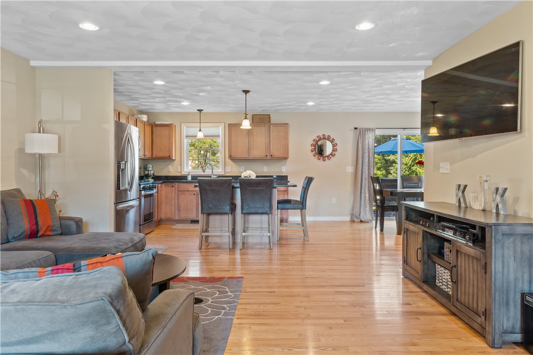 40 Potowomut Road Warwick, RI 02818 - Photo 6 of 47