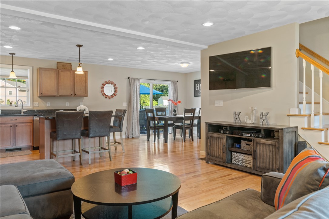 40 Potowomut Road Warwick, RI 02818 - Photo 7 of 47