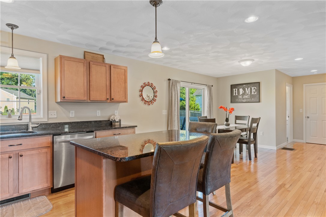 40 Potowomut Road Warwick, RI 02818 - Photo 9 of 47