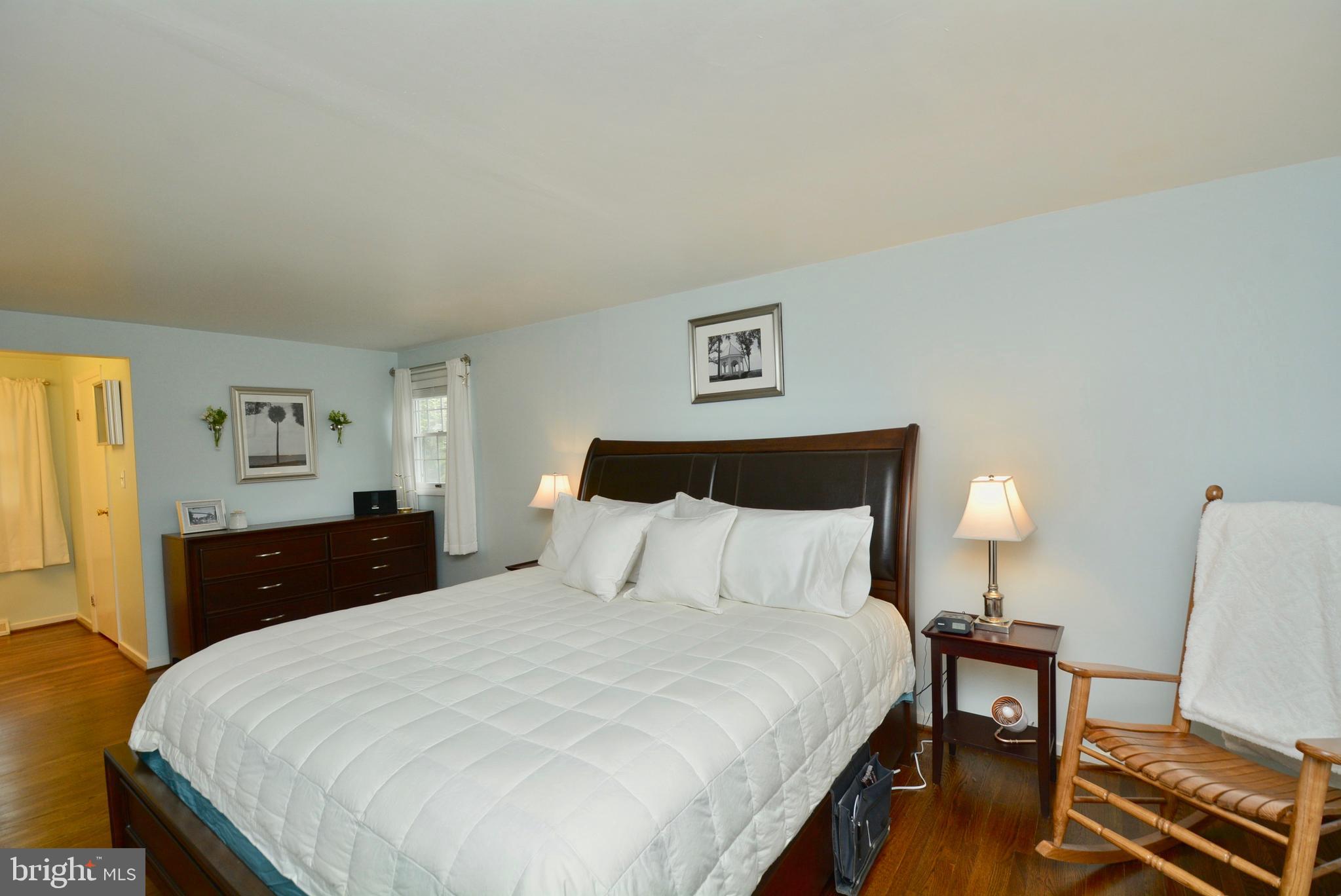 5167 Eliots Oak Road Columbia, MD 21044 - Photo 21 of 41 A Spacious Owners Suite