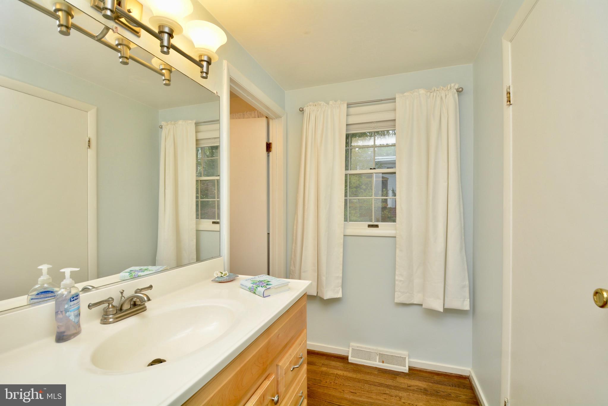 5167 Eliots Oak Road Columbia, MD 21044 - Photo 23 of 41 Inviting Master Bath