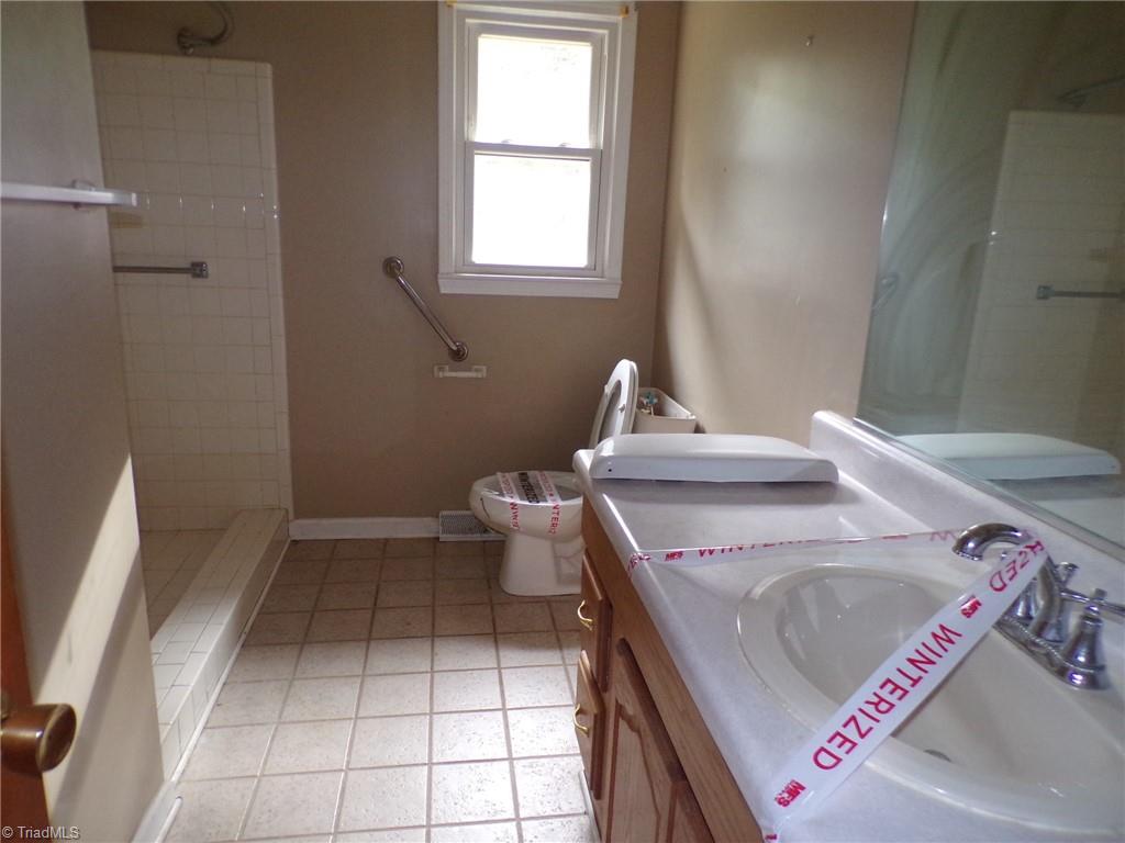 3736 Buffalo Ford Road Asheboro, NC 27205 - Photo 18 of 23 Hall full bath