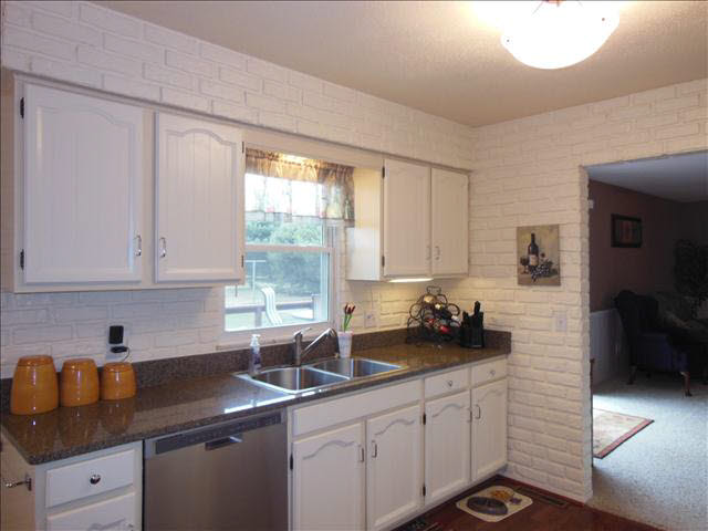 1350 Rauch Road Temperance, MI 48182 - Photo 9 of 19 20351506-8.JPG