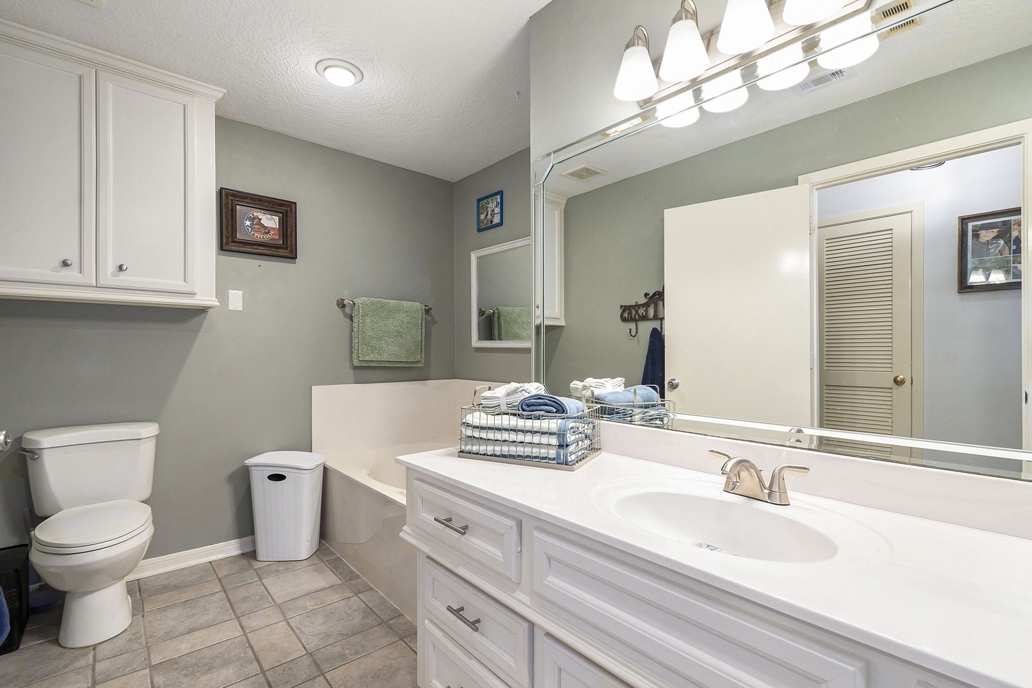 7363 County Line Road Willis, TX 77378 - Photo 19 of 34 Luxurious second primary bathroom featuring a separate shower and tub.