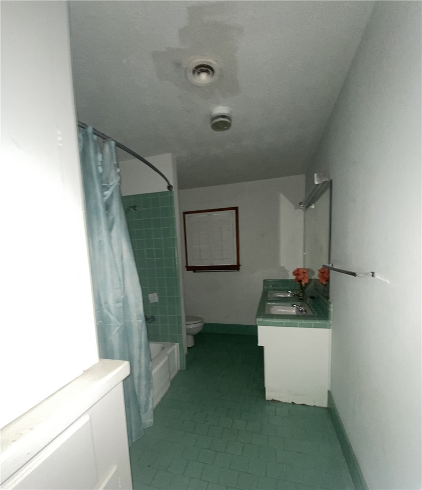 1119 Jefferson Street Alice, TX 78332 - Photo 14 of 23 a room with a washer and dryer