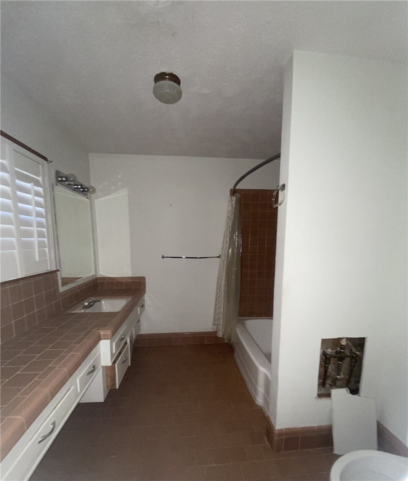 1119 Jefferson Street Alice, TX 78332 - Photo 19 of 23 a view of a storage & utility room with two washing machine