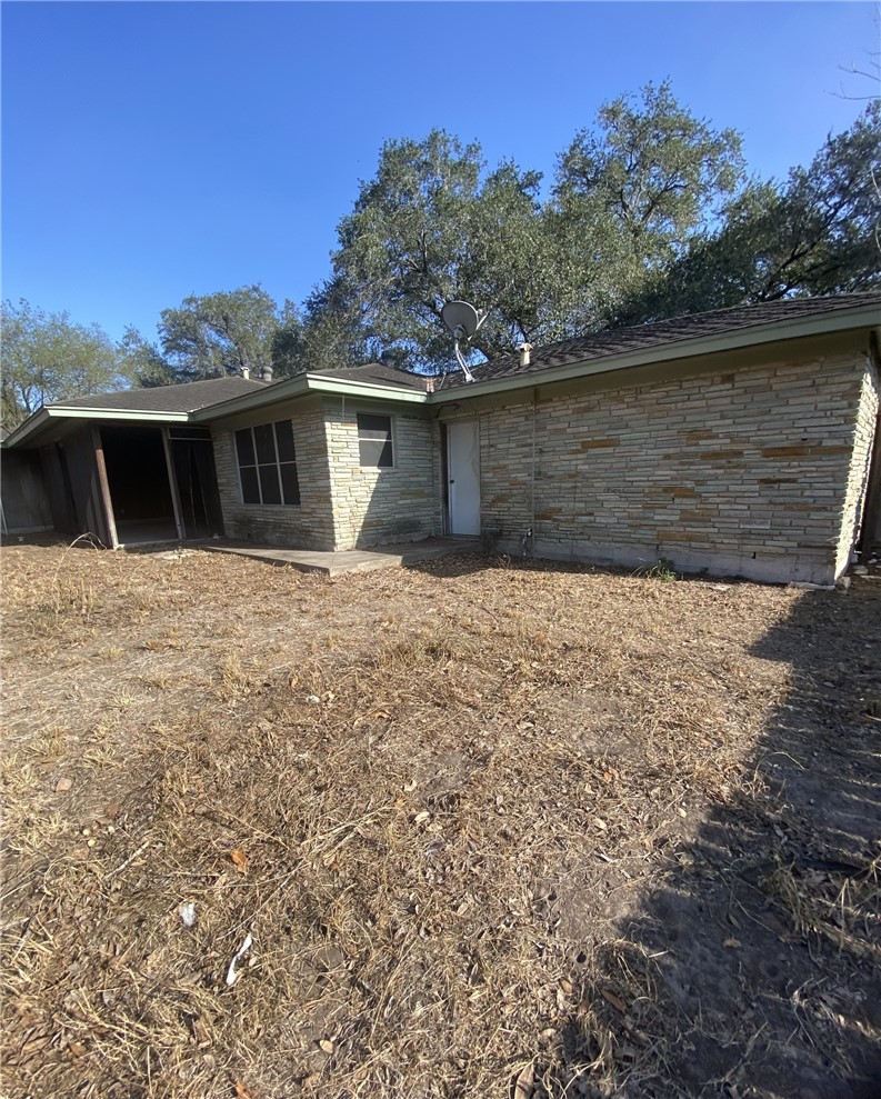 1119 Jefferson Street Alice, TX 78332 - Photo 22 of 23 a front view of a house with a yard