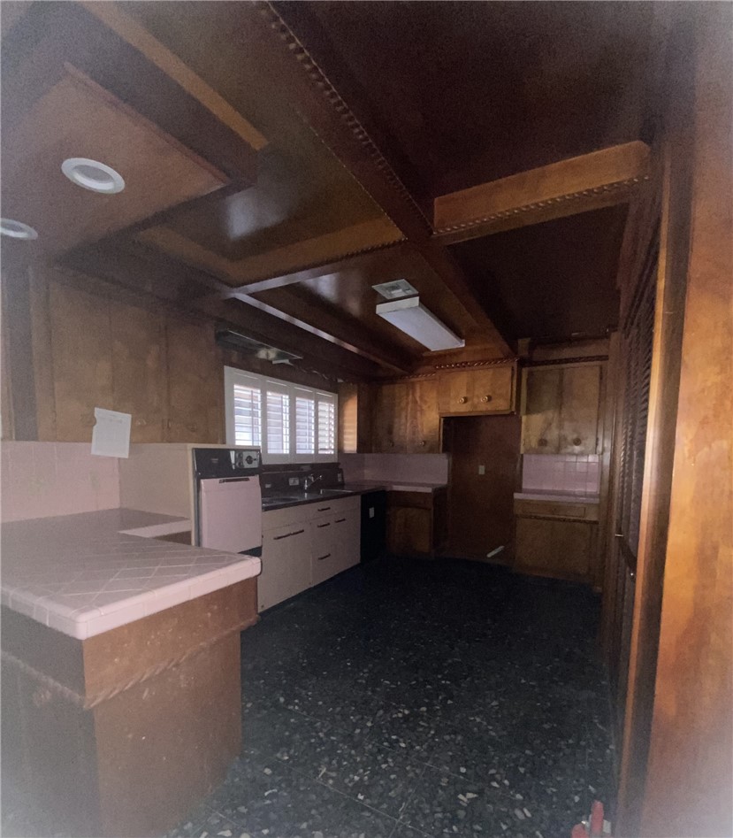 1119 Jefferson Street Alice, TX 78332 - Photo 8 of 23 a kitchen with lots of counter top space