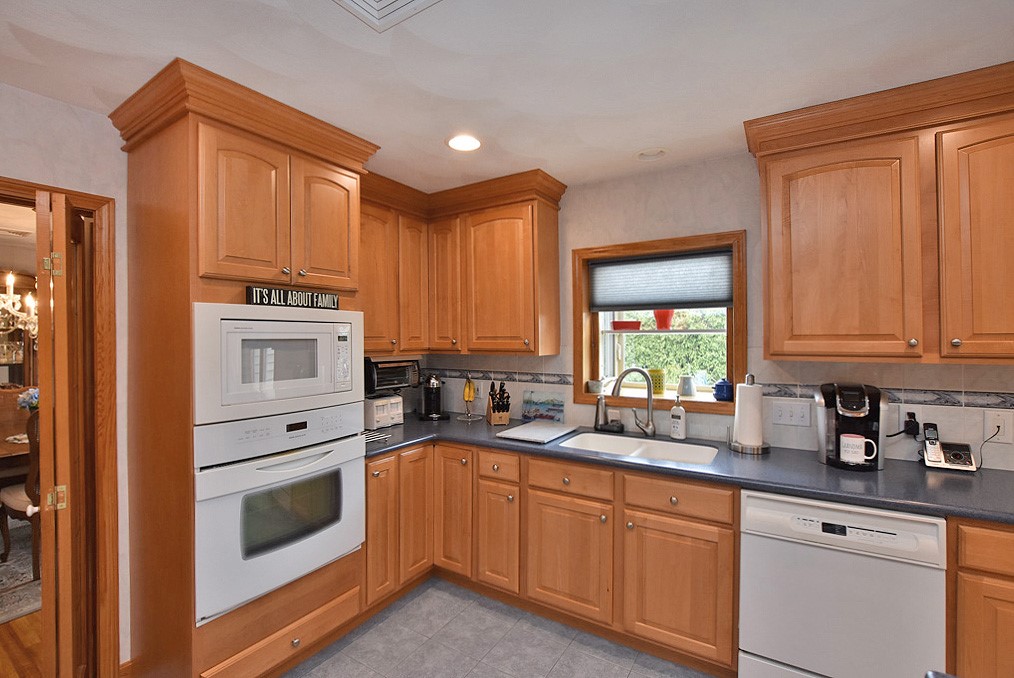 45 Alpine Estates Drive Cranston, RI 02921 - Photo 6 of 27