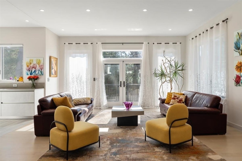 82 Sharpe Road Newton, MA 02459 - Photo 5 of 36