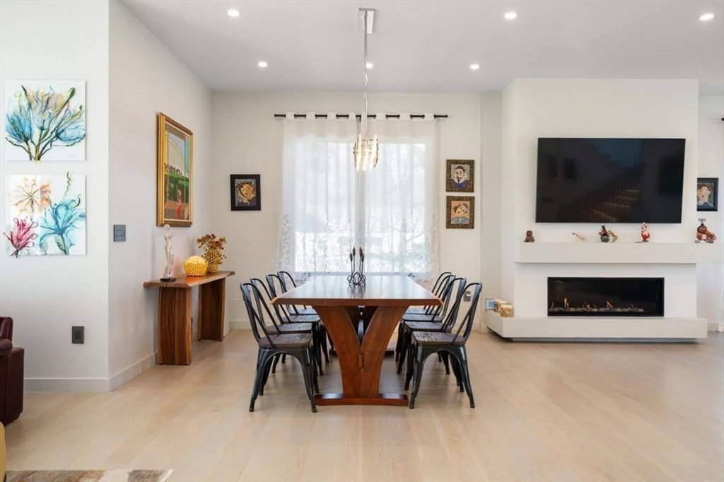 82 Sharpe Road Newton, MA 02459 - Photo 7 of 36