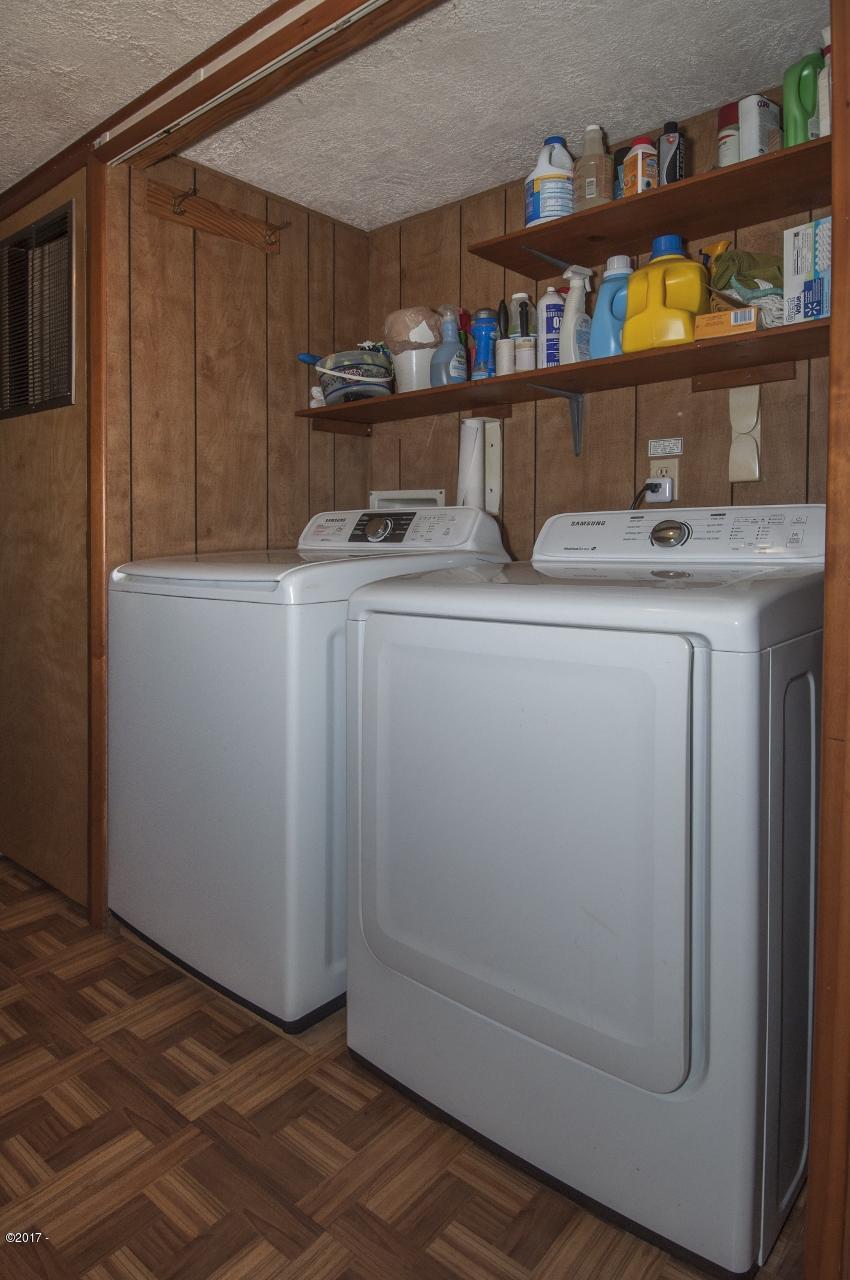 10950 Neskowin Road Neskowin, OR 97149 - Photo 19 of 23 Laundry Area (850x1280)