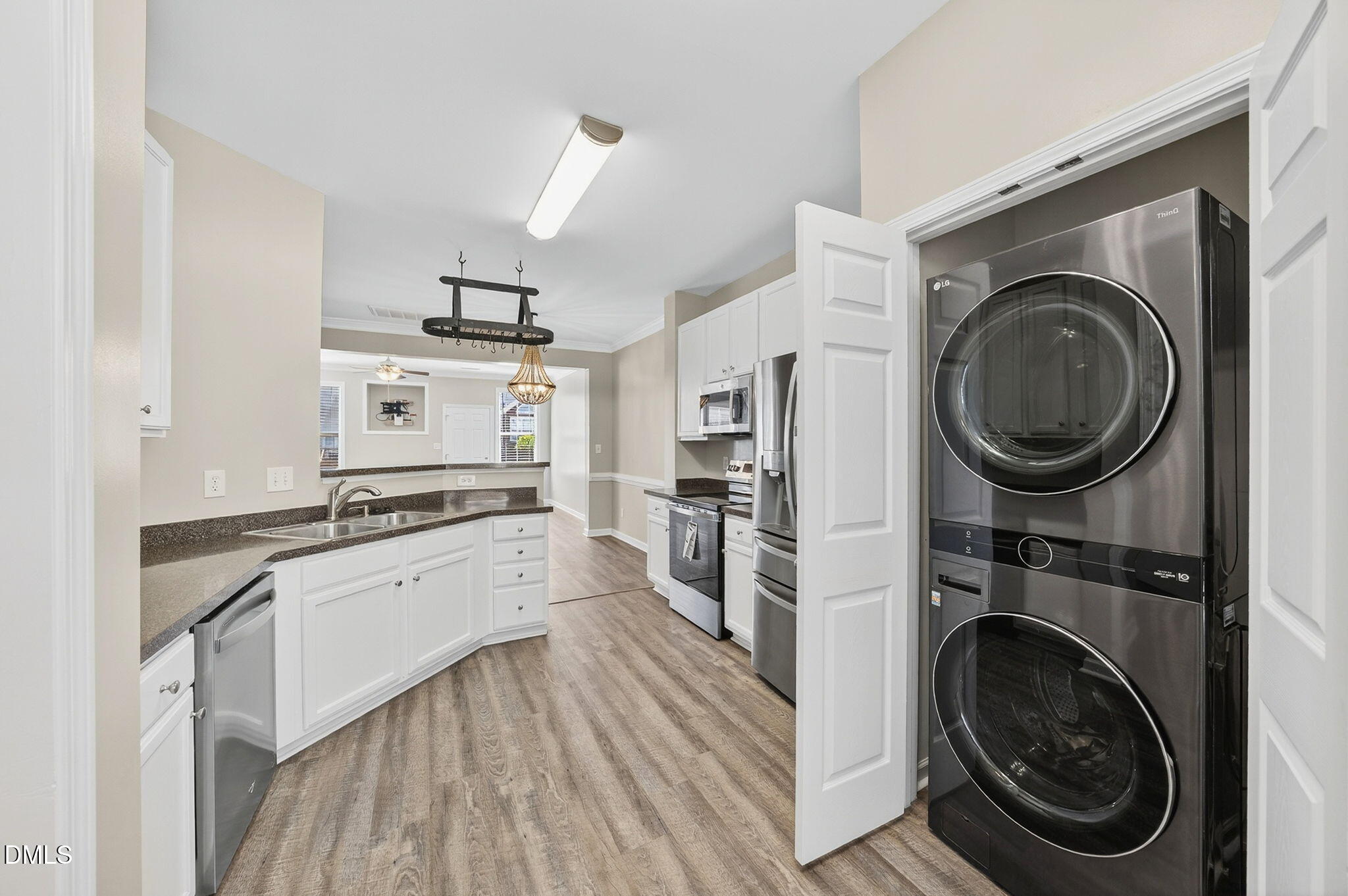 541 Village Loop Drive Apex, NC 27502 - Photo 7 of 35 5-web-or-mls-541 Village Loop-16