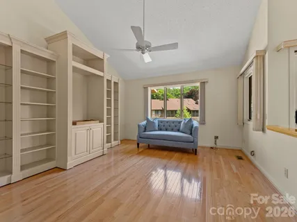$435,000 | 1001 Red Oak Drive, Hendersonville, NC 28791