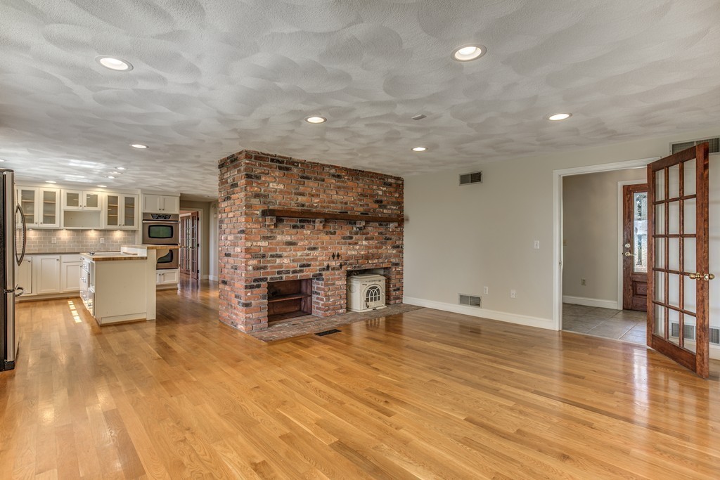 115 Winsor Road Lancaster, MA 01523 - Photo 6 of 30 Gallery Image 6