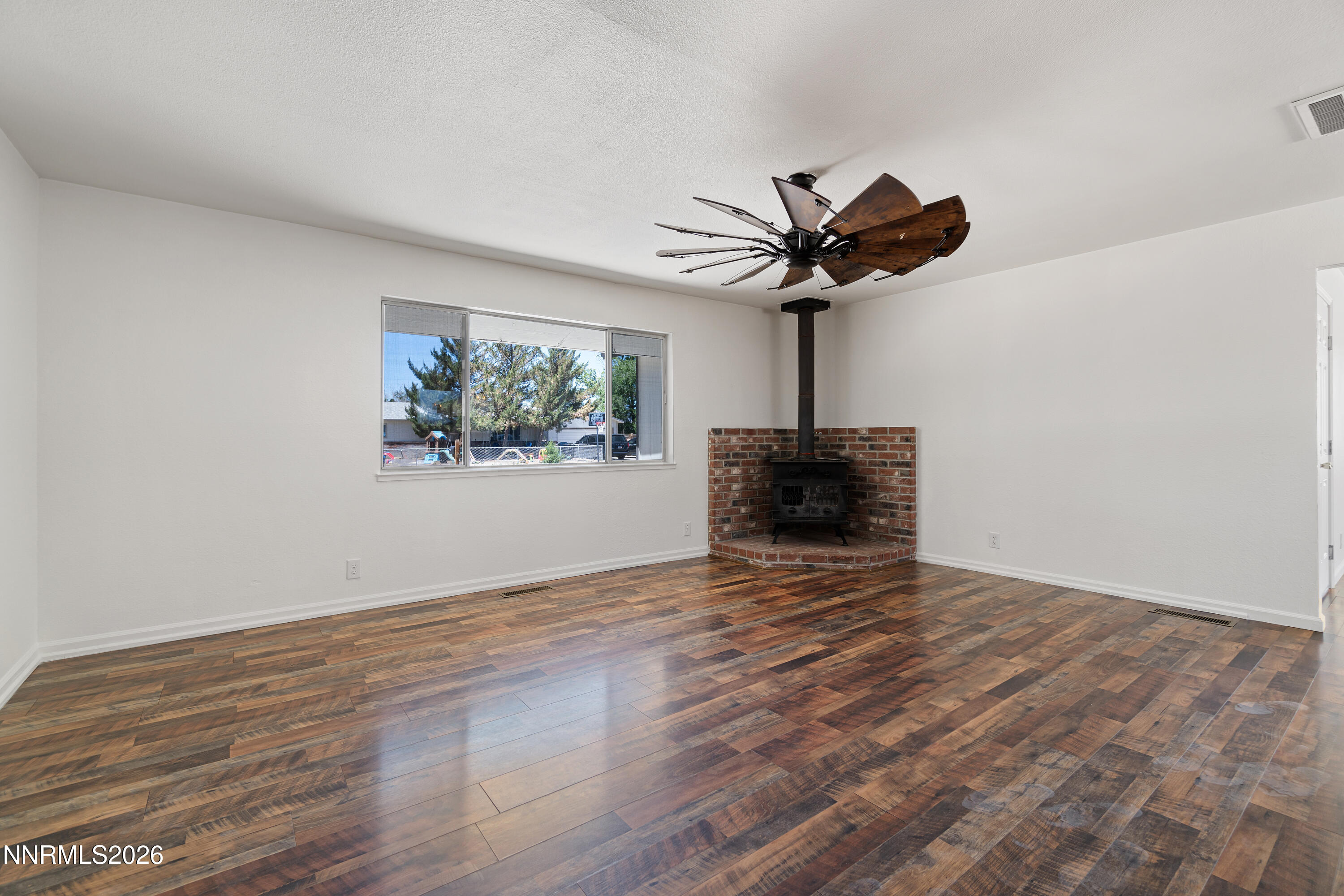 235 Arrow Street Fernley, NV 89408 - Photo 7 of 31 DSC00912