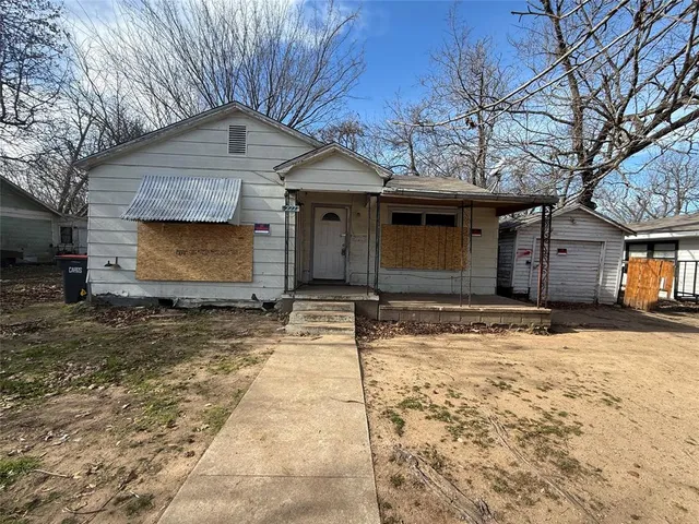 $29,900 | 227 24th Street Northwest, Paris, TX 75460