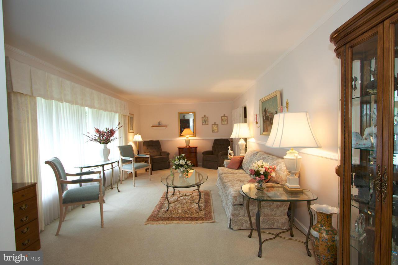 617 Southgate Road Aberdeen, MD 21001 - Photo 2 of 29 Living Room