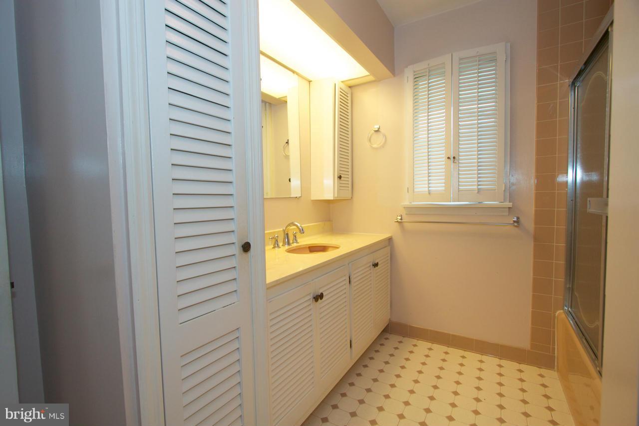 617 Southgate Road Aberdeen, MD 21001 - Photo 11 of 29 Bath (Master)