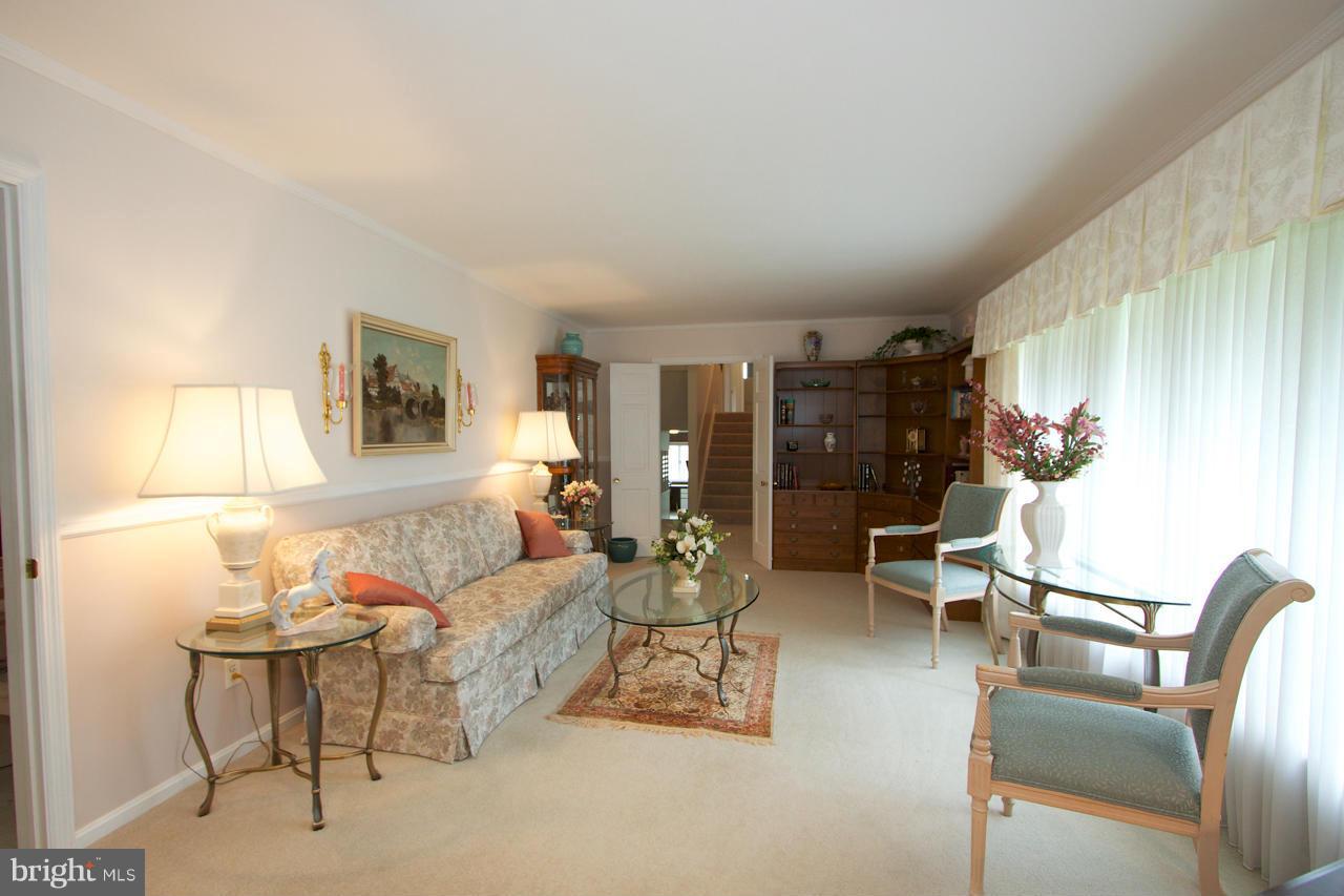 617 Southgate Road Aberdeen, MD 21001 - Photo 4 of 29 Living Room