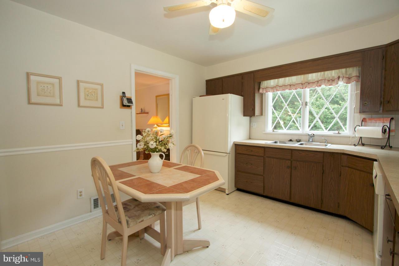 617 Southgate Road Aberdeen, MD 21001 - Photo 6 of 29 Kitchen