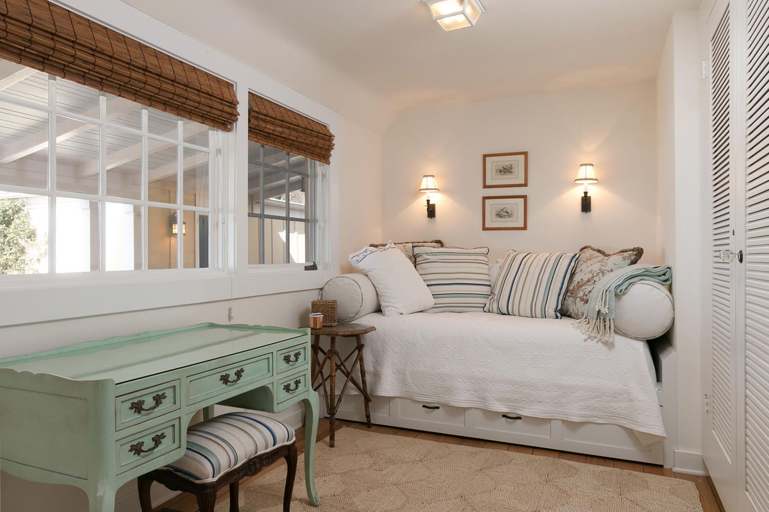 181 Rincon Point Road Carpinteria, CA 93013 - Photo 33 of 44 a living room with furniture