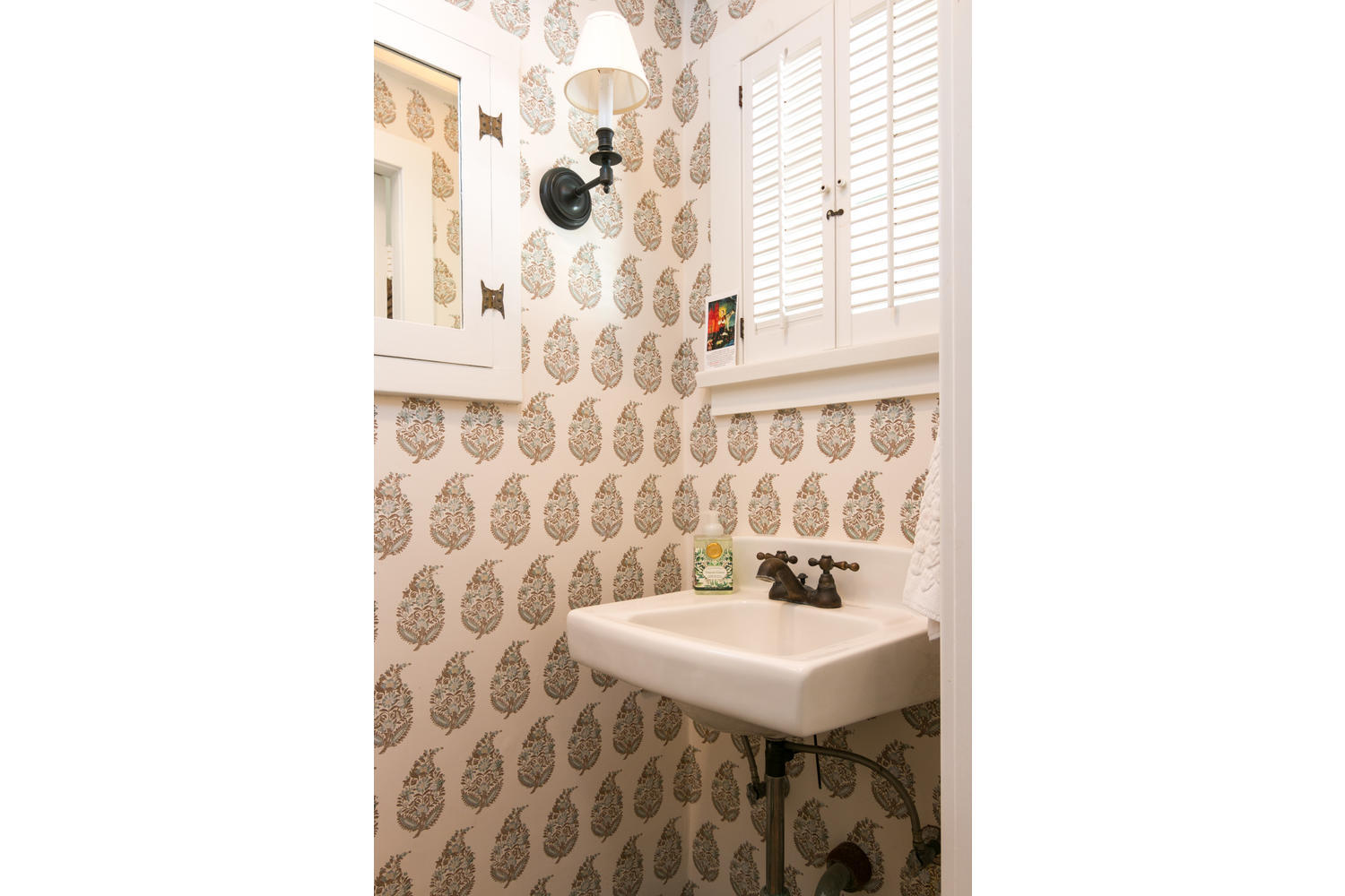 181 Rincon Point Road Carpinteria, CA 93013 - Photo 35 of 44 a bathroom with a sink and a mirror