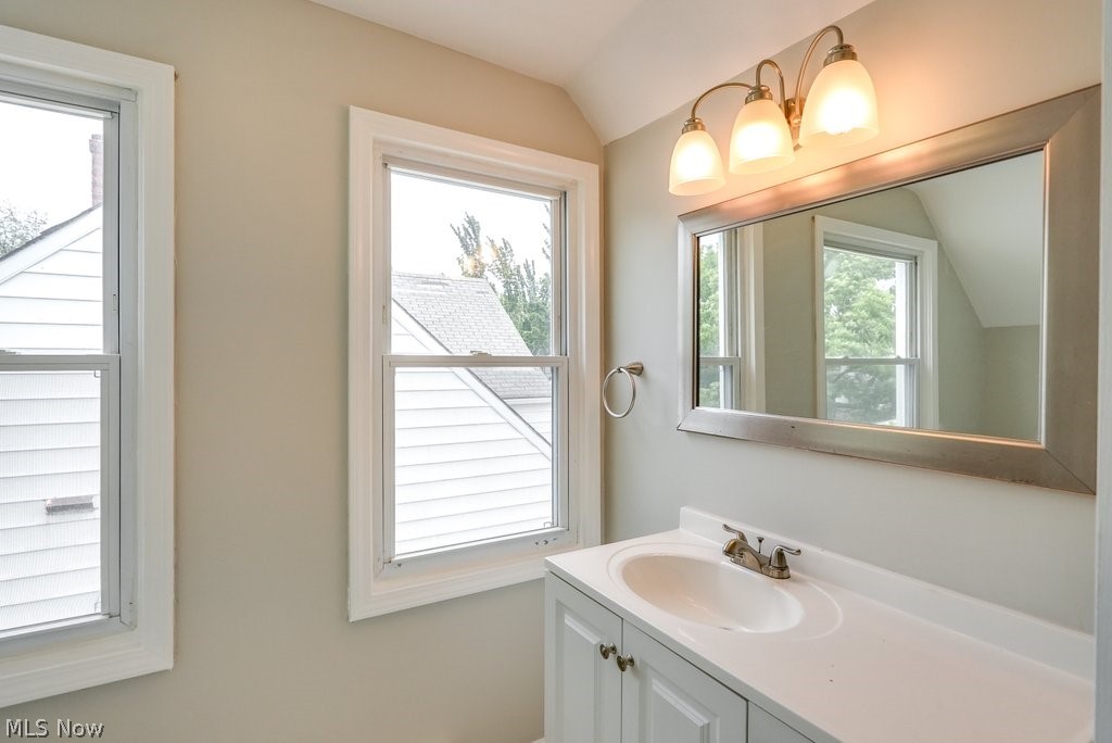 4225 Lambert Road Cleveland, OH 44121 - Photo 23 of 27