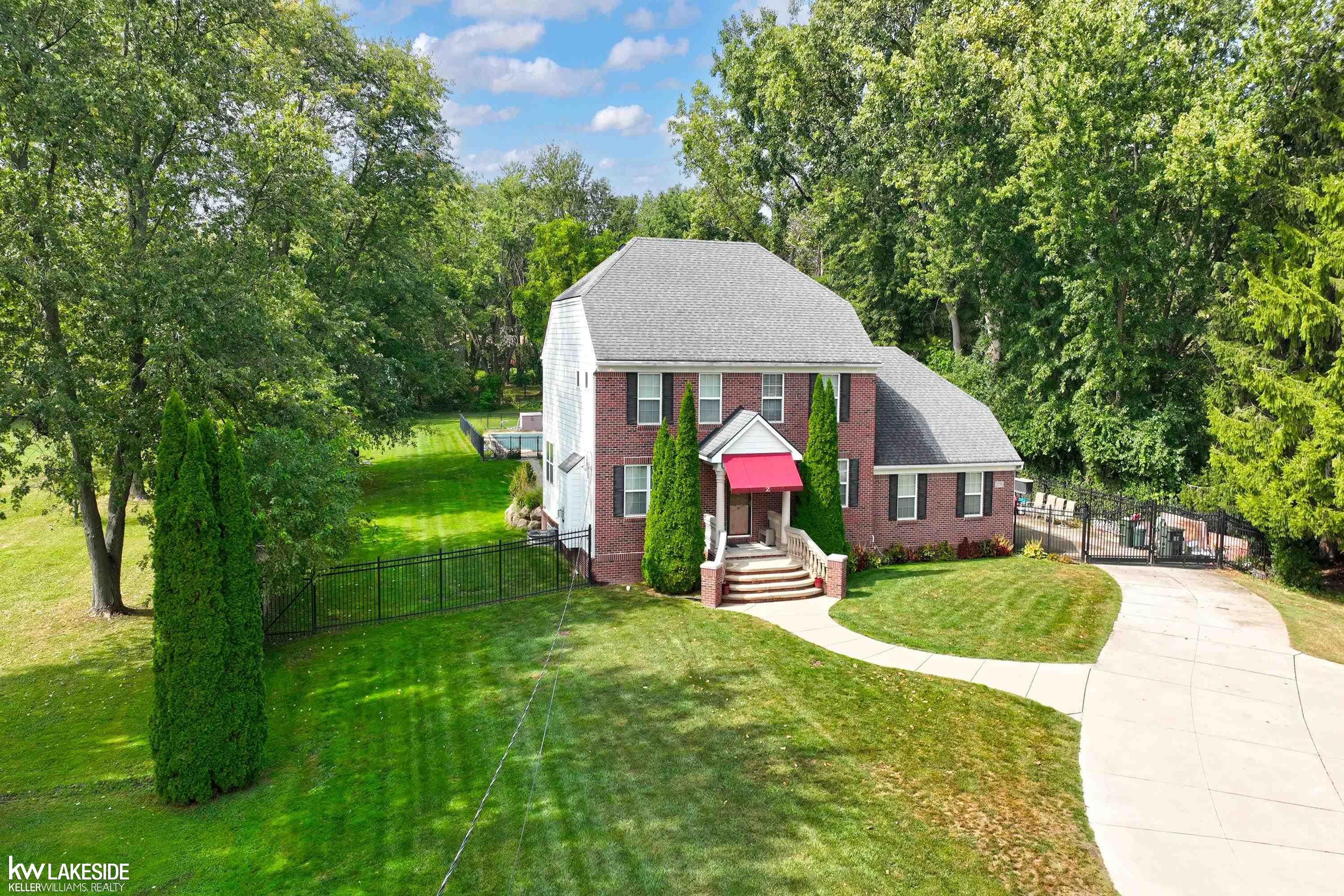 2770 Hickory Lawn Road Rochester Hills, MI 48307 - Photo 3 of 27