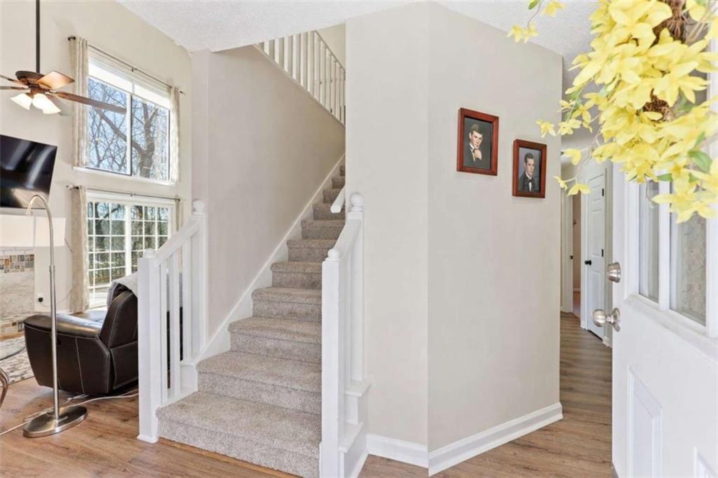 4033 Mt Vernon Road Gainesville, GA 30506 - Photo 10 of 47 a view of a interior of house