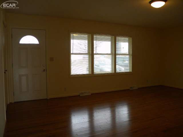3105 West Lansing Road Perry, MI 48872 - Photo 12 of 25 20459869-11.JPG