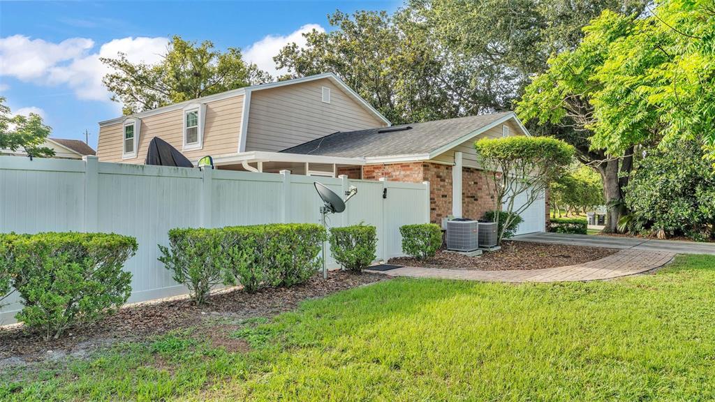 1910 Clubhouse Road Lakeland, FL 33813 - Photo 5 of 62 Gallery Image 5