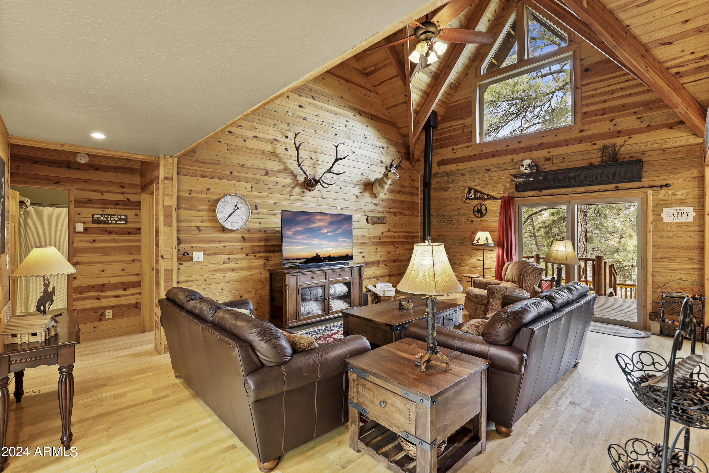 1534 Mainline Road Heber, AZ 85928 - Photo 3 of 40 Living room